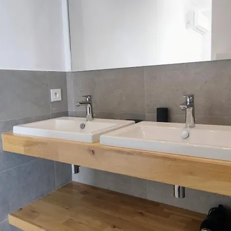 Homekeeper 3 Recentes Vue Piscine Privee